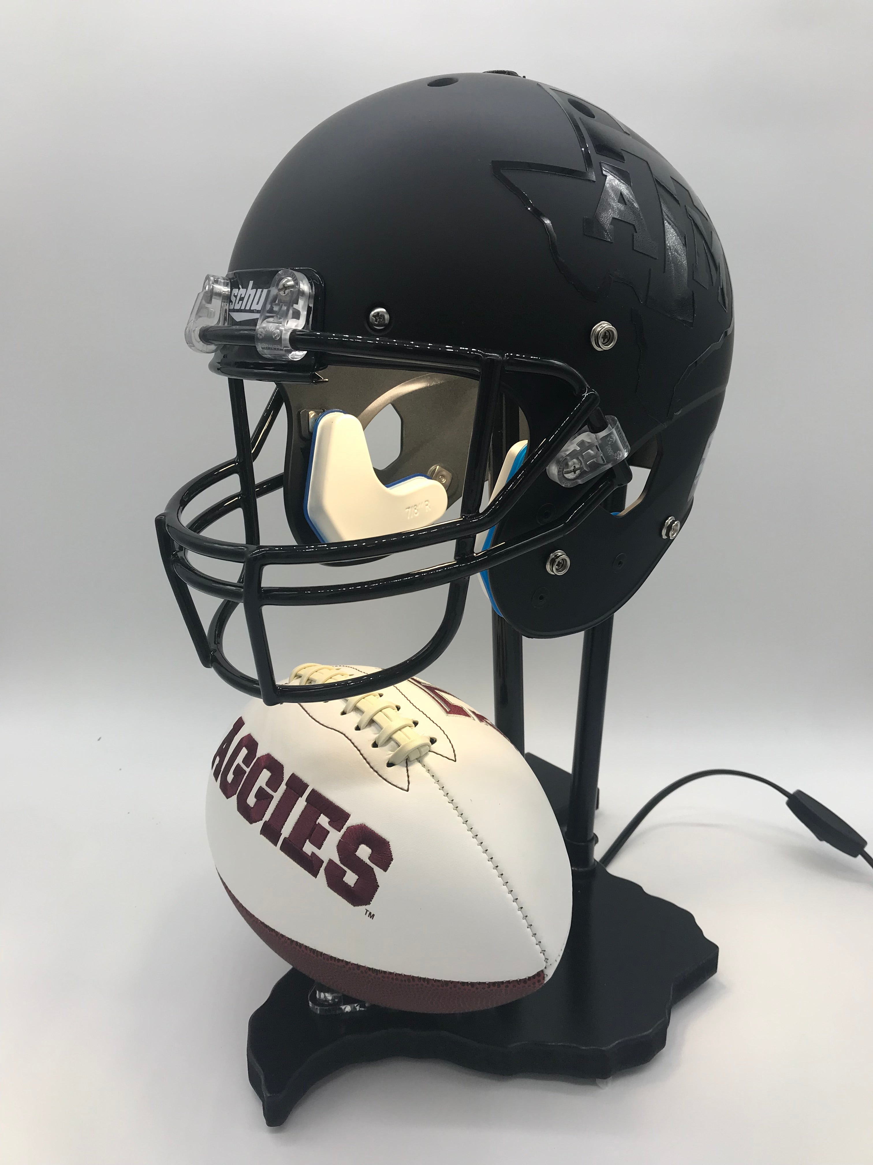 The New York Giants Football Helmet Lamp - Hammacher Schlemmer